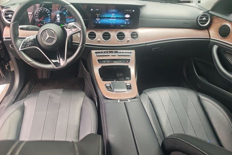 Used Mercedes-Benz E-Class New Energy 2021 E 350 e L Plug-in Hybrid Sedan Center Console