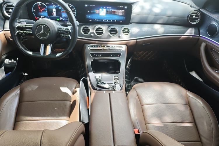 Used Mercedes-Benz E-Class New Energy 2021 E 350 e L Plug-in Hybrid Sports Sedan Center Console