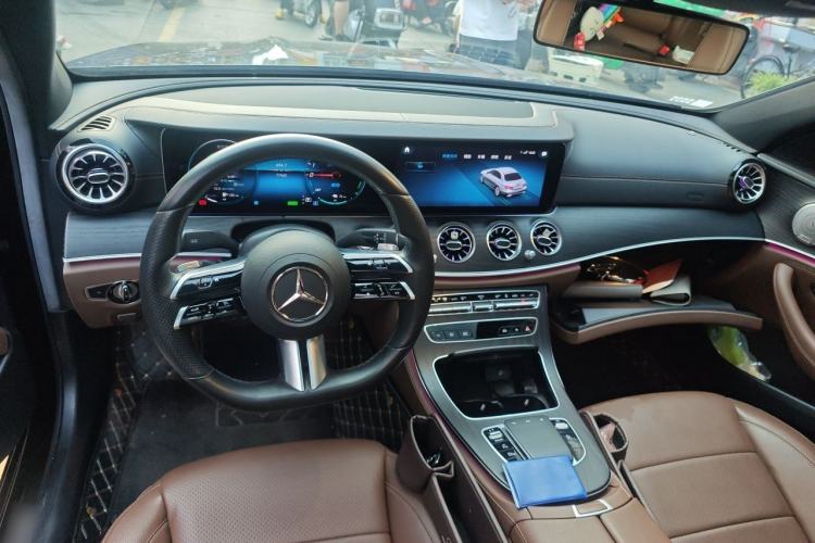 Used Mercedes-Benz E-Class New Energy 2021 E 350 e L Plug-in Hybrid Sports Sedan Center Console