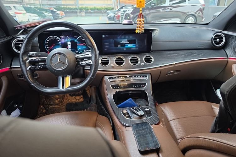Used Mercedes-Benz E-Class New Energy 2021 E 350 e L Plug-in Hybrid Sedan Center Console