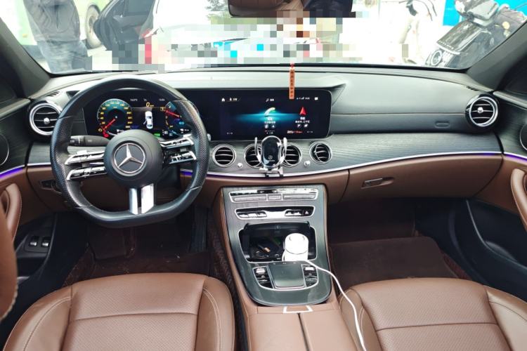 Used Mercedes-Benz E-Class New Energy 2021 E 350 e L Plug-in Hybrid Sports Sedan Center Console