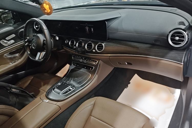 Used Mercedes-Benz E-Class New Energy 2021 E 350 e L Plug-in Hybrid Sports Sedan Center Console