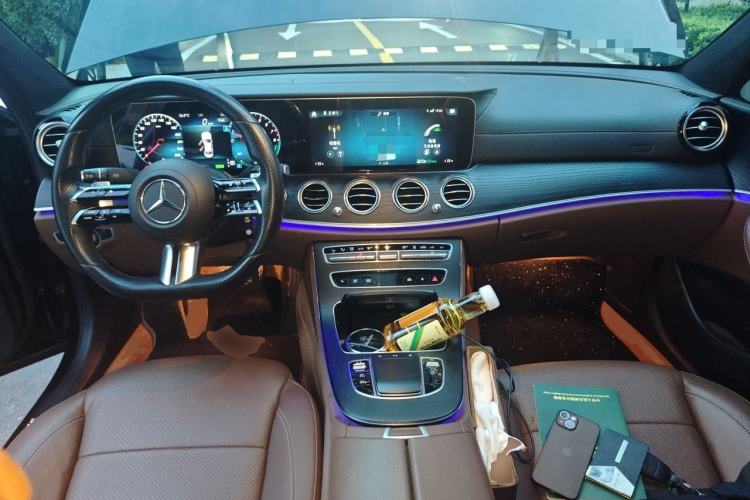 Used Mercedes-Benz E-Class New Energy 2021 E 350 e L Plug-in Hybrid Sports Sedan Center Console