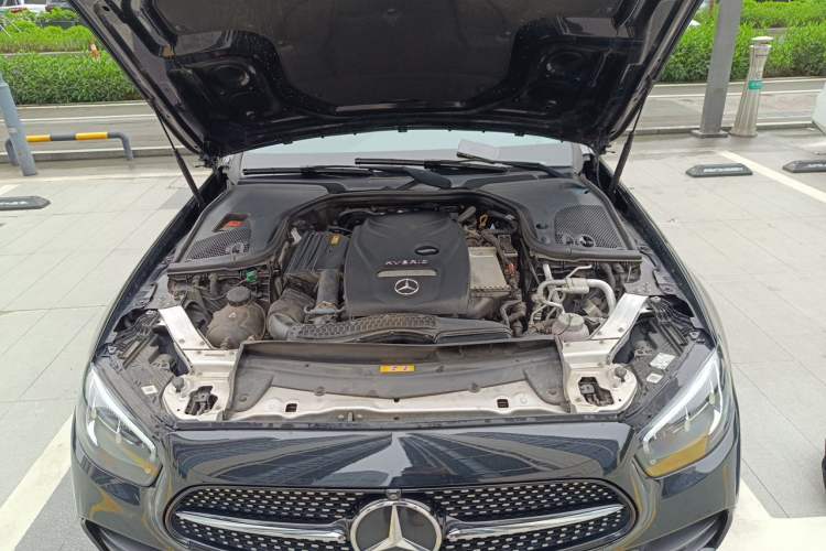 Used Mercedes-Benz E-Class New Energy 2021 E 350 e L Plug-in Hybrid Sports Sedan Engine Bay