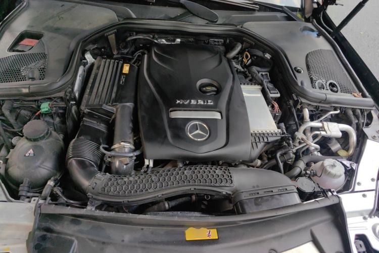 Used Mercedes-Benz E-Class New Energy 2021 E 350 e L Plug-in Hybrid Sports Sedan Engine Bay