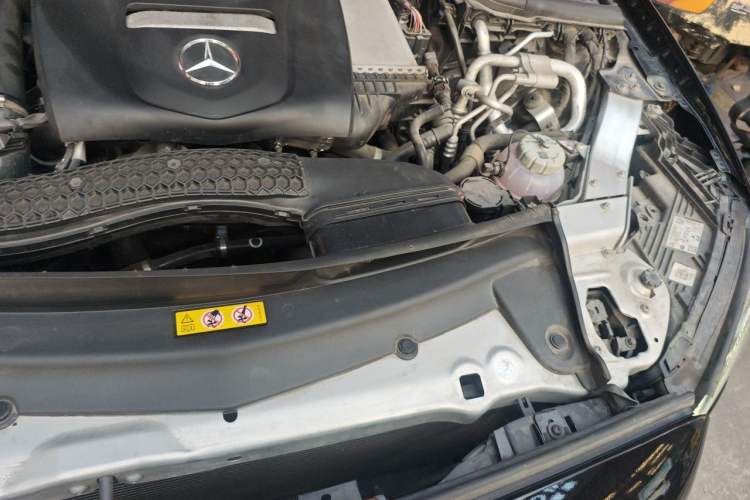 Used Mercedes-Benz E-Class New Energy 2021 E 350 e L Plug-in Hybrid Sports Sedan Engine Bay Left