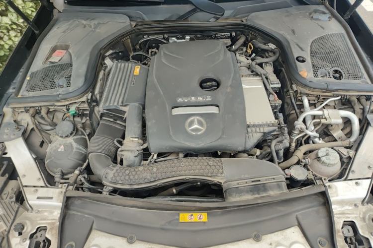Used Mercedes-Benz E-Class New Energy 2021 E 350 e L Plug-in Hybrid Sports Sedan Engine Bay