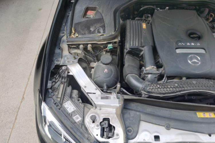 Used Mercedes-Benz E-Class New Energy 2021 E 350 e L Plug-in Hybrid Sedan Engine Bay Right