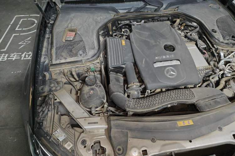Used Mercedes-Benz E-Class New Energy 2021 E 350 e L Plug-in Hybrid Sports Sedan Engine Bay Right