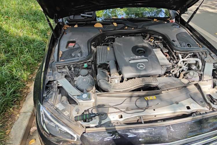 Used Mercedes-Benz E-Class New Energy 2021 E 350 e L Plug-in Hybrid Sedan Engine Bay Right
