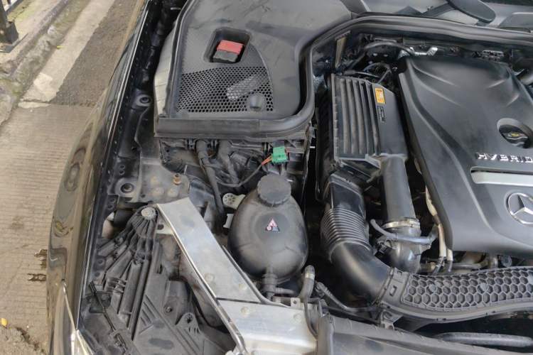 Used Mercedes-Benz E-Class New Energy 2021 E 350 e L Plug-in Hybrid Sports Sedan Engine Bay Right