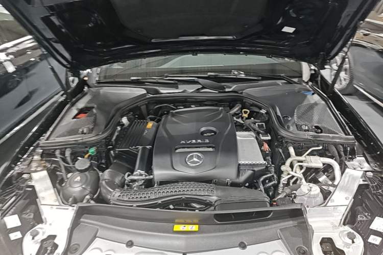 Used Mercedes-Benz E-Class New Energy 2021 E 350 e L Plug-in Hybrid Sports Sedan Engine Bay