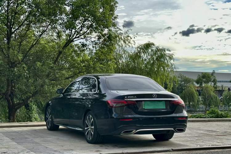Used Mercedes-Benz E-Class New Energy 2021 E 350 e L Plug-in Hybrid Sports Sedan Exterior 4