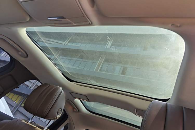Used Mercedes-Benz E-Class New Energy 2021 E 350 e L Plug-in Hybrid Sedan Headliner