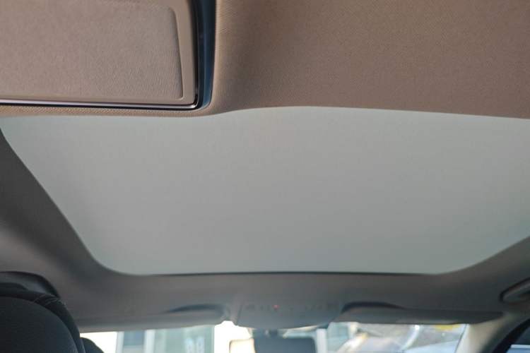 Used Mercedes-Benz E-Class New Energy 2021 E 350 e L Plug-in Hybrid Sedan Headliner
