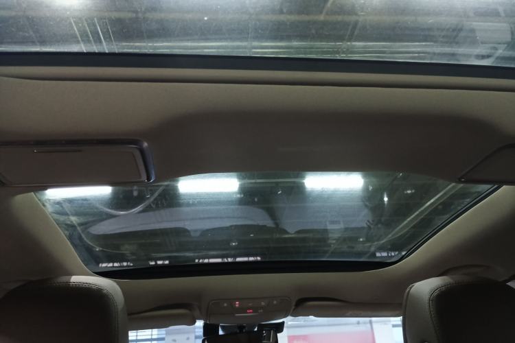 Used Mercedes-Benz E-Class New Energy 2021 E 350 e L Plug-in Hybrid Sedan Headliner