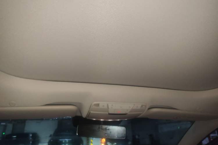 Used Mercedes-Benz E-Class New Energy 2021 E 350 e L Plug-in Hybrid Sedan Headliner
