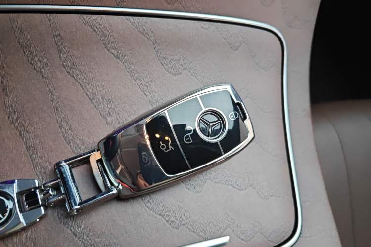 Used Mercedes-Benz E-Class New Energy 2021 E 350 e L Plug-in Hybrid Sedan Interior 1