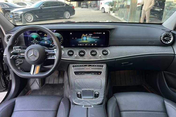 Used Mercedes-Benz E-Class New Energy 2021 E 350 e L Plug-in Hybrid Sports Sedan Interior 2