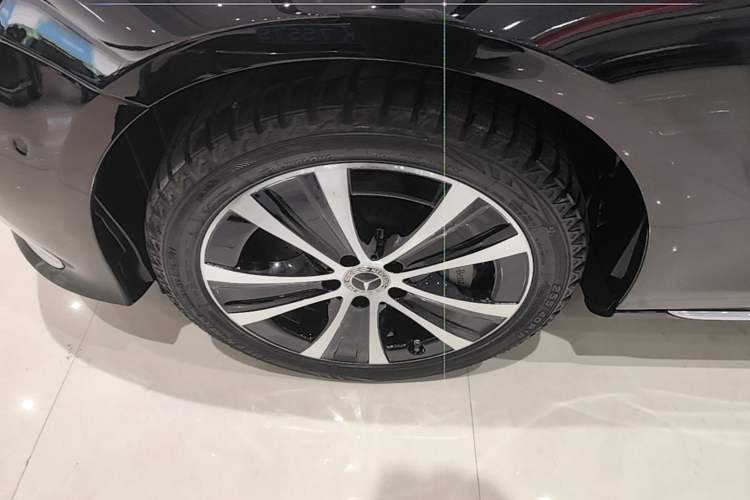 Used Mercedes-Benz E-Class New Energy 2021 E 350 e L Plug-in Hybrid Sedan Left Front Wheel Hub