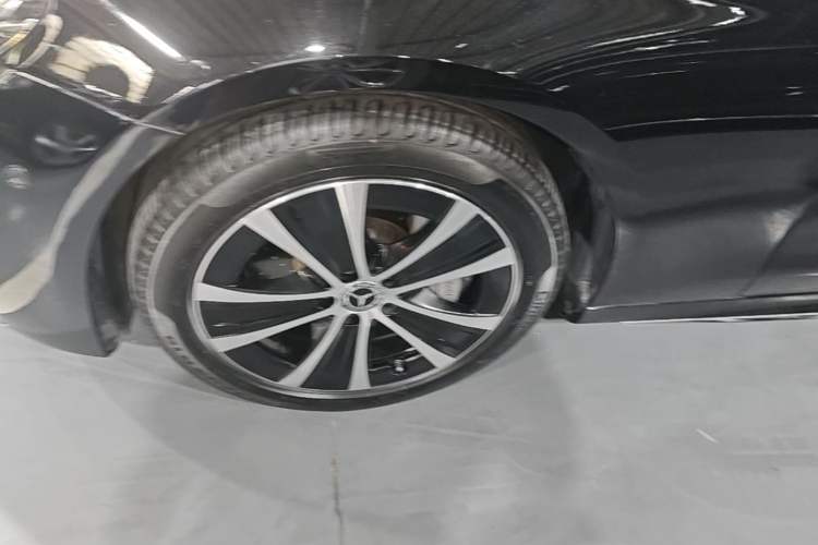Used Mercedes-Benz E-Class New Energy 2021 E 350 e L Plug-in Hybrid Sports Sedan Left Front Wheel Hub