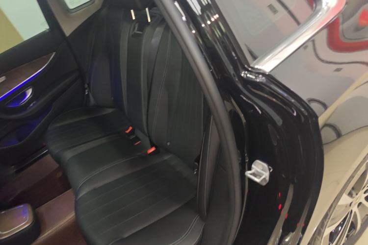 Used Mercedes-Benz E-Class New Energy 2021 E 350 e L Plug-in Hybrid Sedan Left Rear Seat