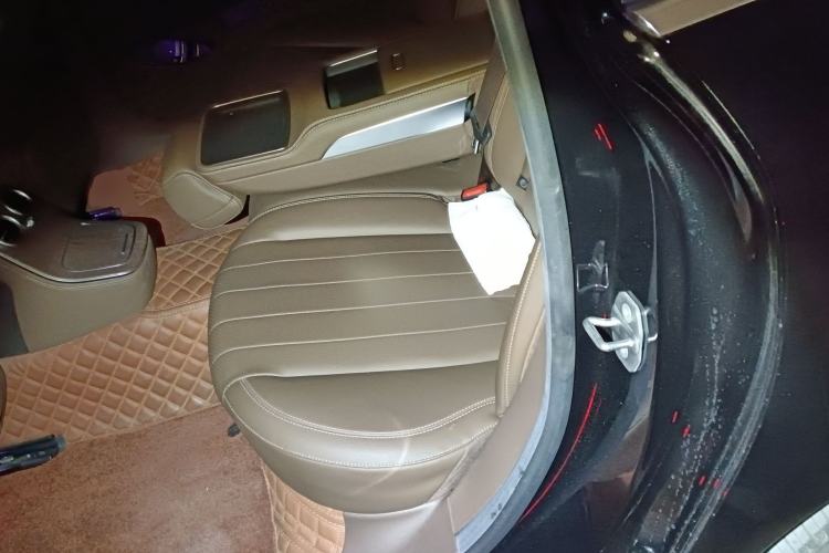 Used Mercedes-Benz E-Class New Energy 2021 E 350 e L Plug-in Hybrid Sedan Left Rear Seat