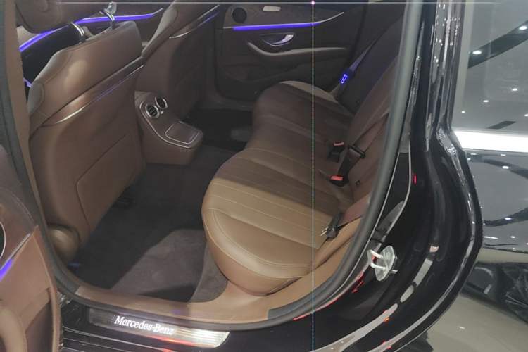 Used Mercedes-Benz E-Class New Energy 2021 E 350 e L Plug-in Hybrid Sedan Left Rear Seat