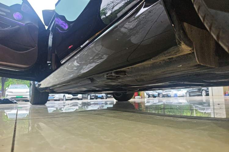 Used Mercedes-Benz E-Class New Energy 2021 E 350 e L Plug-in Hybrid Sedan Left Side Sill