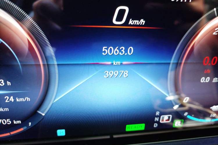 Used Mercedes-Benz E-Class New Energy 2021 E 350 e L Plug-in Hybrid Sports Sedan Odometer Close Up