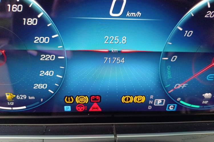 Used Mercedes-Benz E-Class New Energy 2021 E 350 e L Plug-in Hybrid Sports Sedan Odometer Close Up