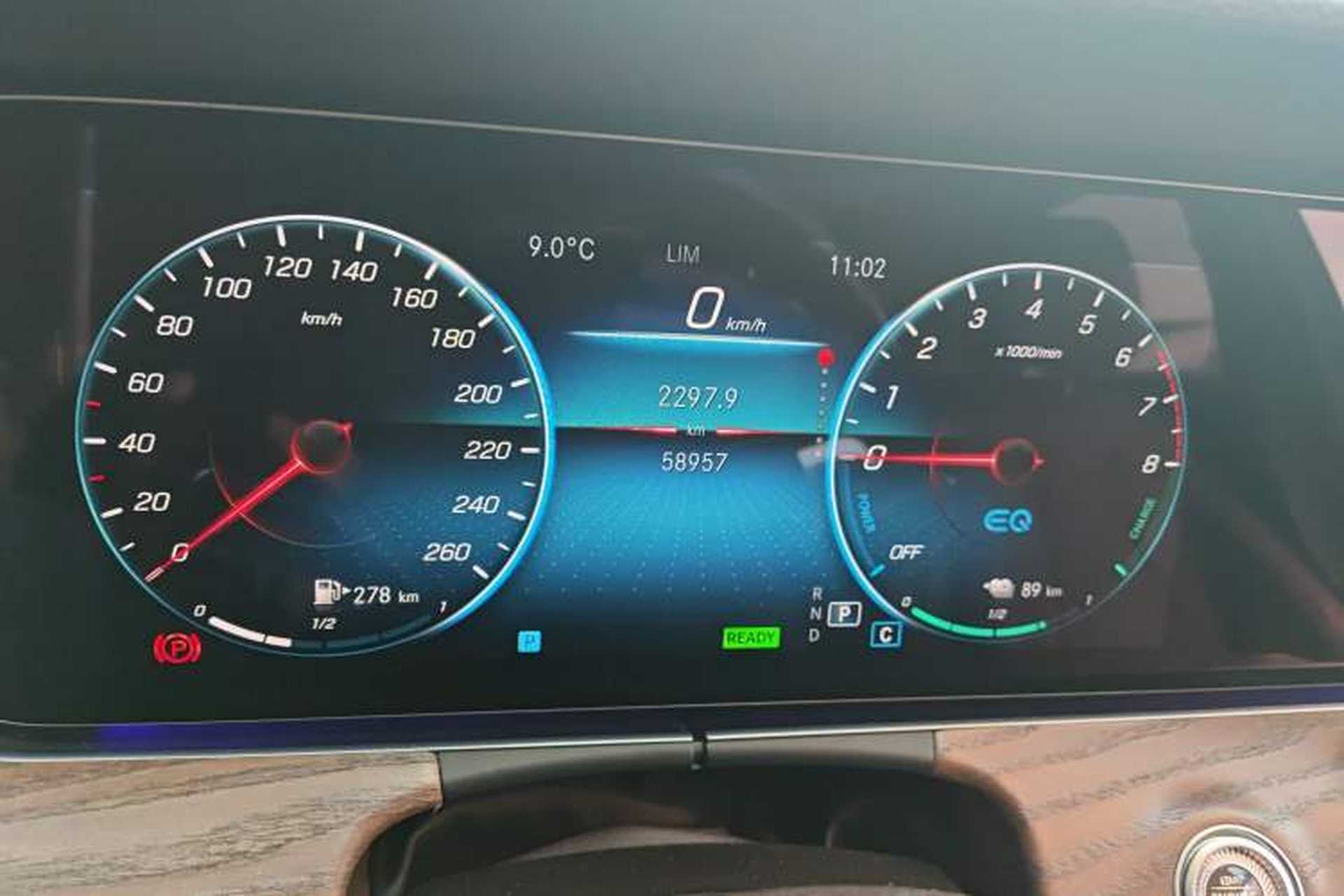 Used Mercedes-Benz E-Class New Energy 2021 E 350 e L Plug-in Hybrid Sedan Odometer Close Up