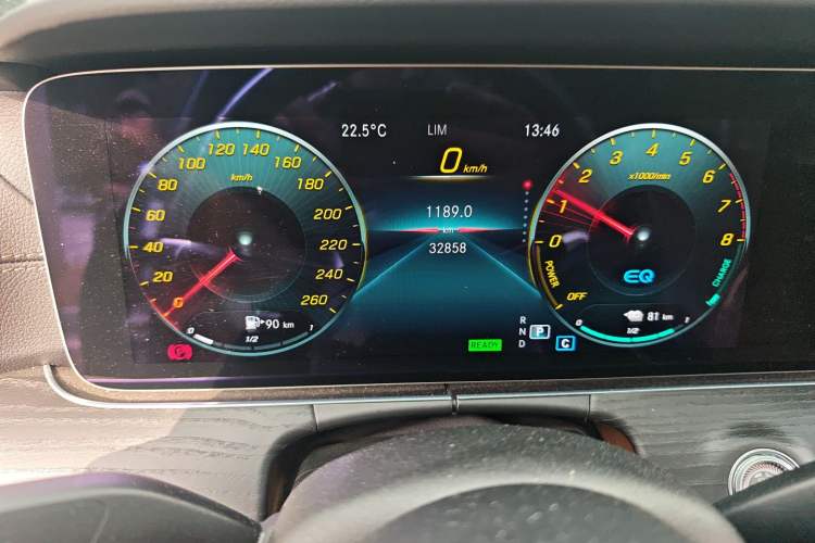 Used Mercedes-Benz E-Class New Energy 2021 E 350 e L Plug-in Hybrid Sports Sedan Odometer Close Up