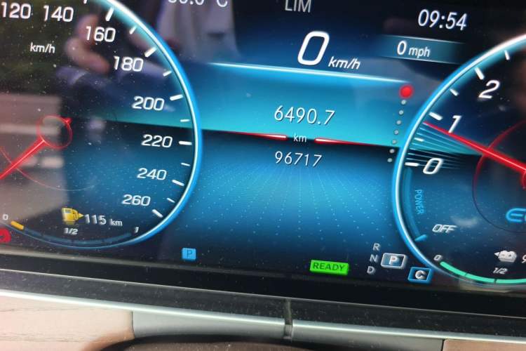 Used Mercedes-Benz E-Class New Energy 2021 E 350 e L Plug-in Hybrid Sedan Odometer Close Up