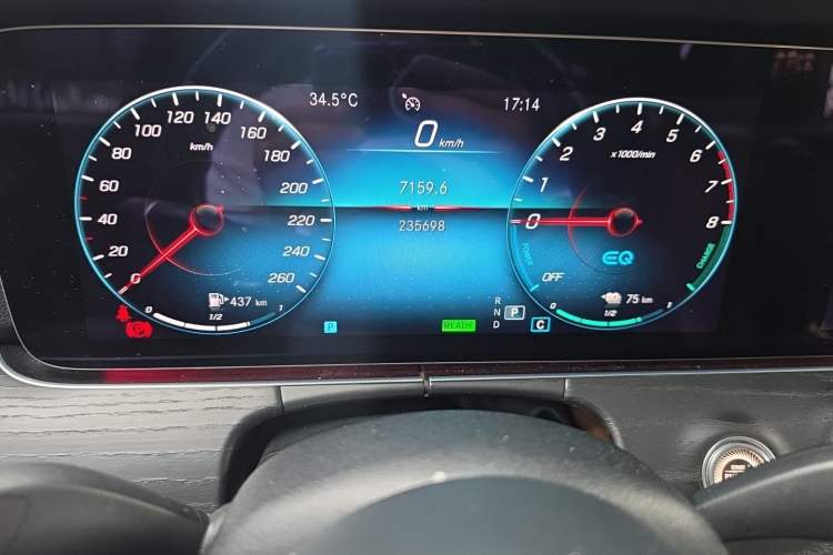 Used Mercedes-Benz E-Class New Energy 2021 E 350 e L Plug-in Hybrid Sedan Odometer Close Up