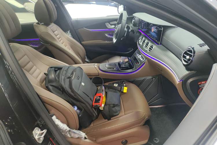 Used Mercedes-Benz E-Class New Energy 2021 E 350 e L Plug-in Hybrid Sports Sedan Right Front Seat