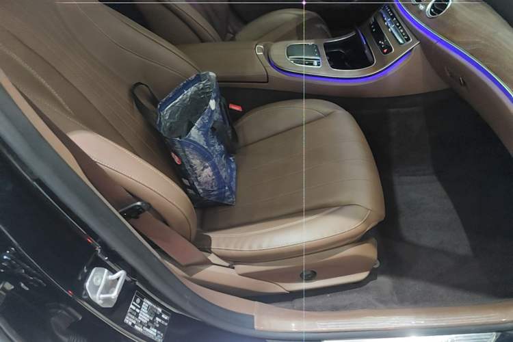 Used Mercedes-Benz E-Class New Energy 2021 E 350 e L Plug-in Hybrid Sedan Right Front Seat
