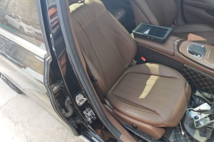 Used Mercedes-Benz E-Class New Energy 2021 E 350 e L Plug-in Hybrid Sedan Right Front Seat