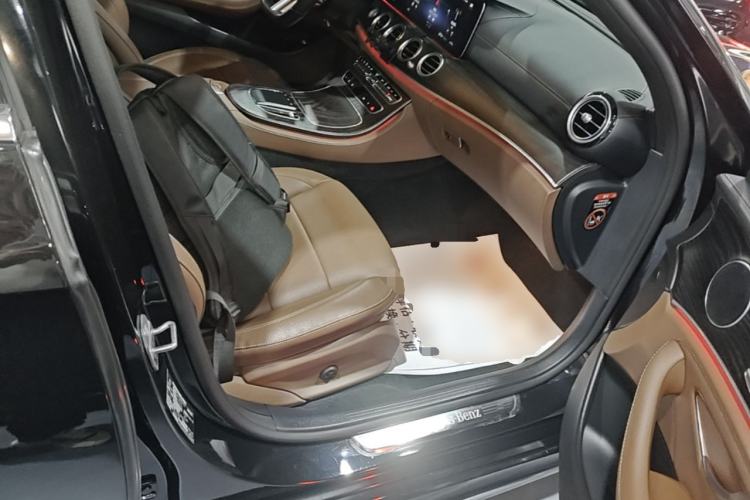 Used Mercedes-Benz E-Class New Energy 2021 E 350 e L Plug-in Hybrid Sports Sedan Right Front Seat