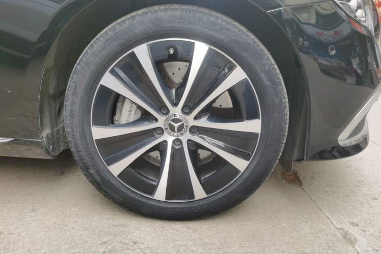 Used Mercedes-Benz E-Class New Energy 2021 E 350 e L Plug-in Hybrid Sedan Right Front Wheel Hub