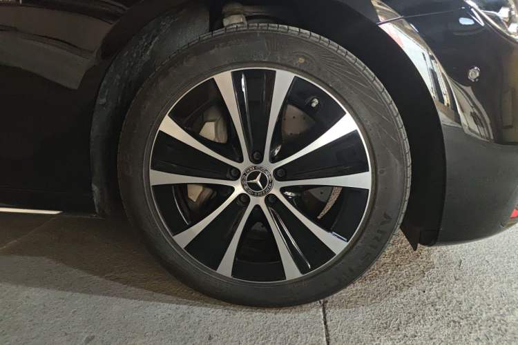 Used Mercedes-Benz E-Class New Energy 2021 E 350 e L Plug-in Hybrid Sports Sedan Right Front Wheel Hub