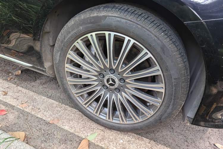 Used Mercedes-Benz E-Class New Energy 2021 E 350 e L Plug-in Hybrid Sedan Right Front Wheel Hub