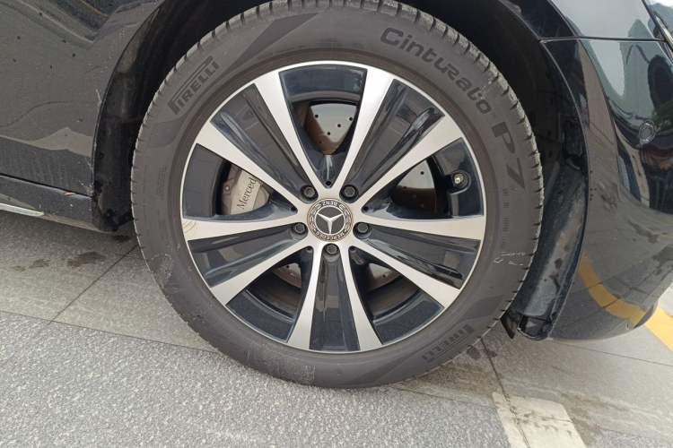 Used Mercedes-Benz E-Class New Energy 2021 E 350 e L Plug-in Hybrid Sports Sedan Right Front Wheel Hub
