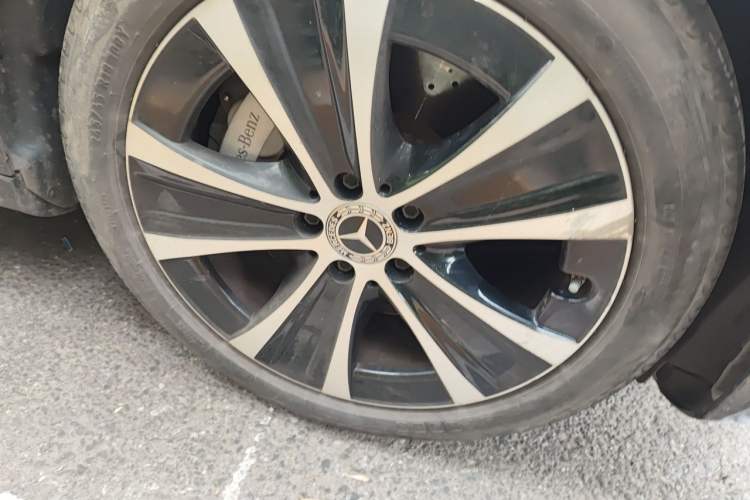 Used Mercedes-Benz E-Class New Energy 2021 E 350 e L Plug-in Hybrid Sports Sedan Right Front Wheel Hub