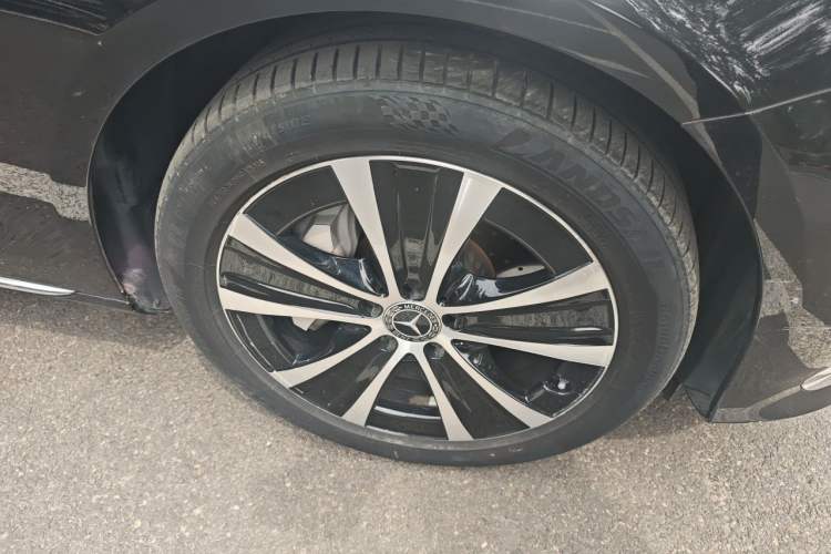 Used Mercedes-Benz E-Class New Energy 2021 E 350 e L Plug-in Hybrid Sedan Right Front Wheel Hub