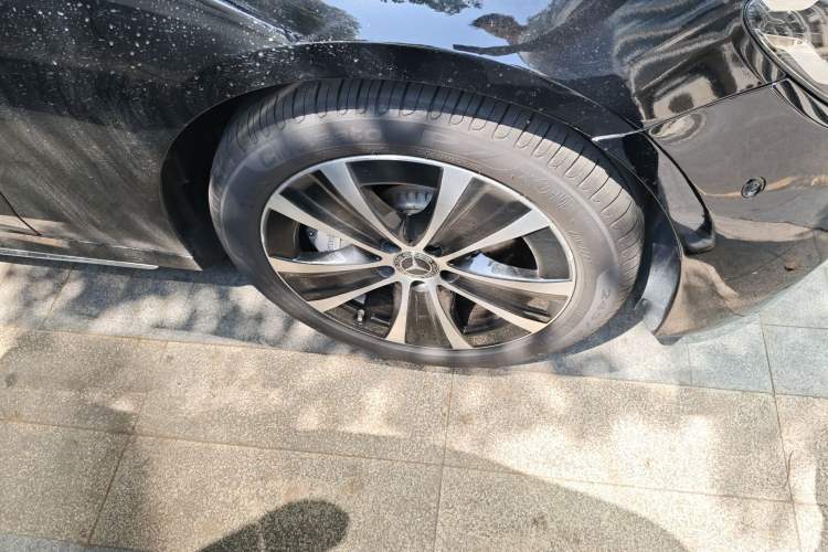 Used Mercedes-Benz E-Class New Energy 2021 E 350 e L Plug-in Hybrid Sports Sedan Right Front Wheel Hub