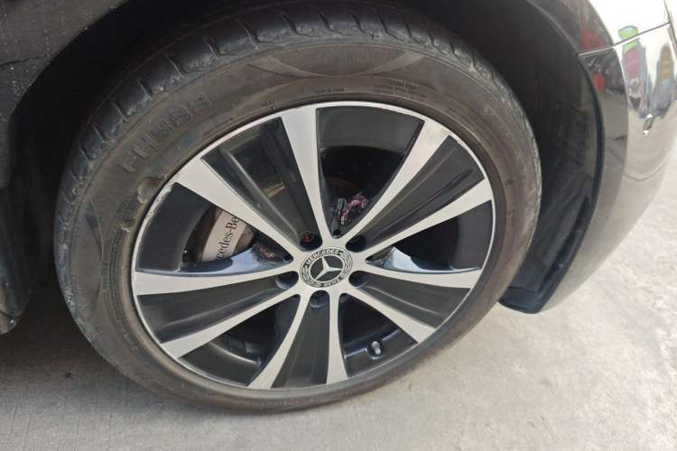 Used Mercedes-Benz E-Class New Energy 2021 E 350 e L Plug-in Hybrid Sports Sedan Right Front Wheel Hub