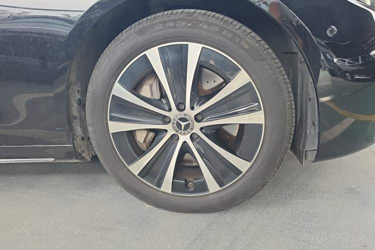 Used Mercedes-Benz E-Class New Energy 2021 E 350 e L Plug-in Hybrid Sedan Right Front Wheel Hub