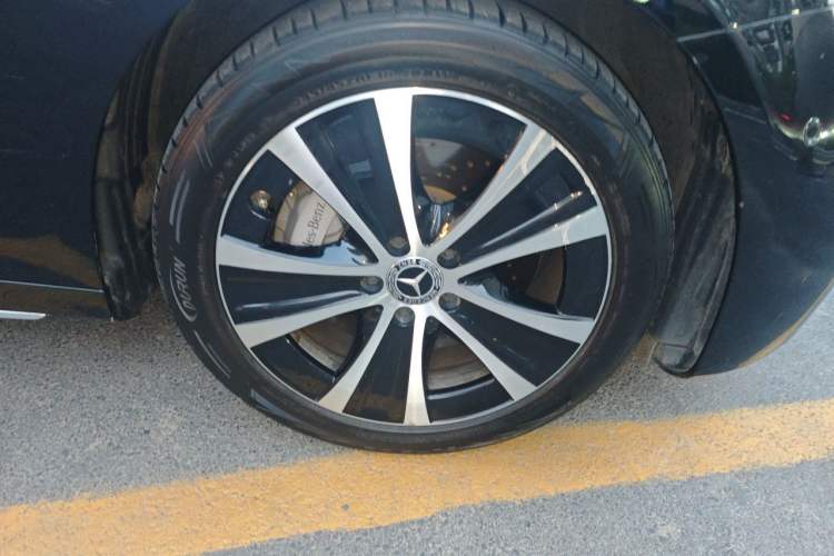 Used Mercedes-Benz E-Class New Energy 2021 E 350 e L Plug-in Hybrid Sports Sedan Right Front Wheel Hub