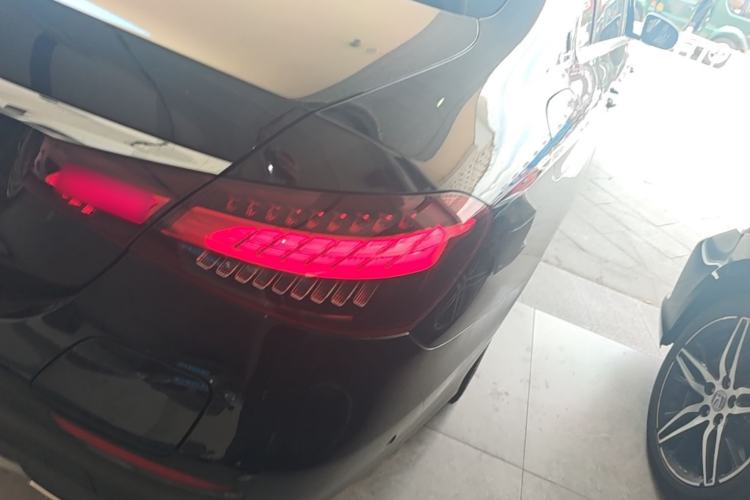 Used Mercedes-Benz E-Class New Energy 2021 E 350 e L Plug-in Hybrid Sports Sedan Right Rear Taillight